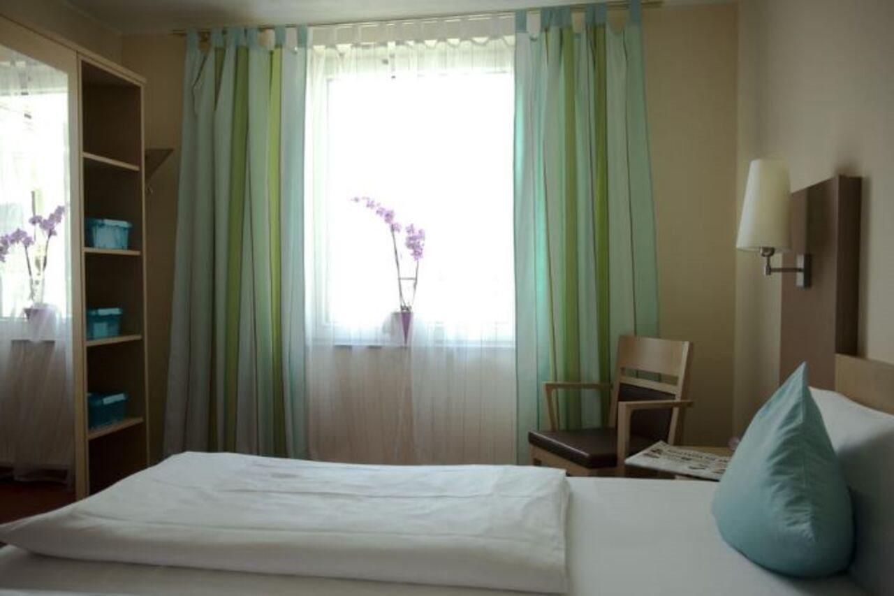 Hotel Petersburg Superior Дюссельдорф Экстерьер фото