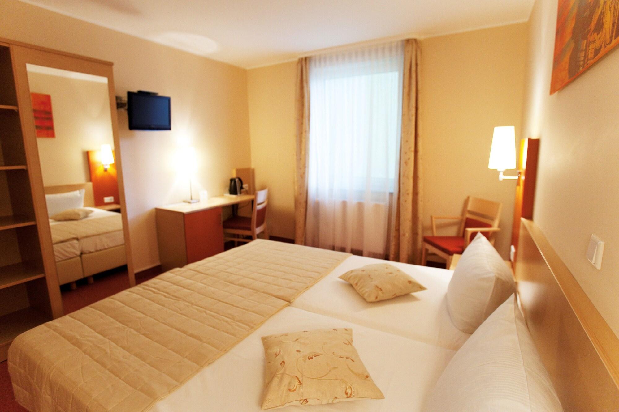 Hotel Petersburg Superior Дюссельдорф Экстерьер фото